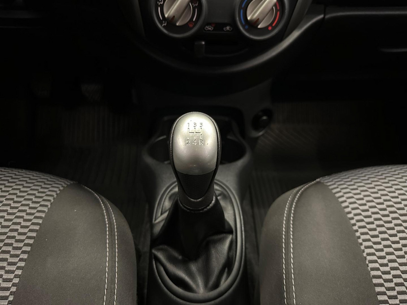 Foto do veículo NISSAN MARCH NISSAN  16SV FLEX 2018 52.989 KM 54.900,00