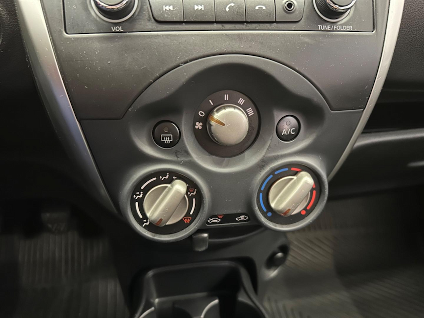 Foto do veículo NISSAN MARCH NISSAN  16SV FLEX 2018 52.989 KM 54.900,00