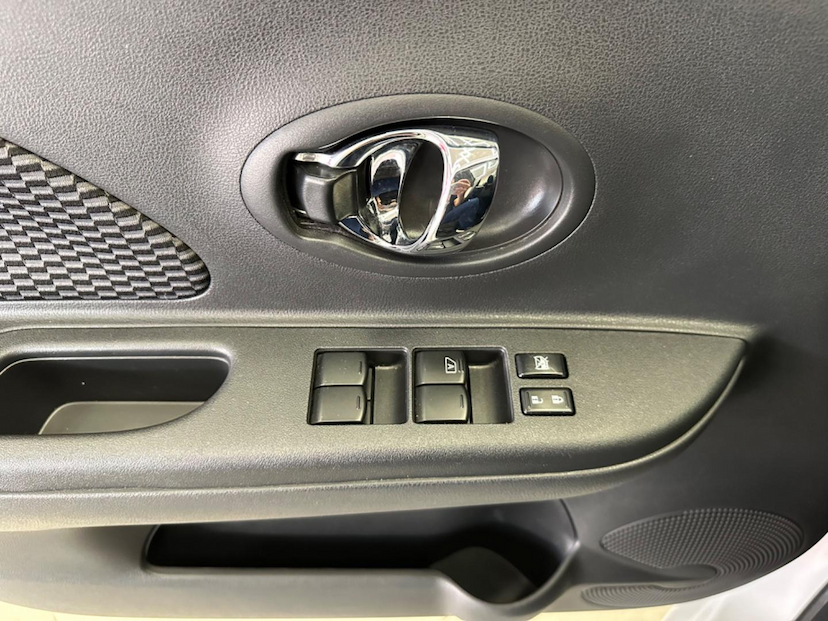 Foto do veículo NISSAN MARCH NISSAN  16SV FLEX 2018 52.989 KM 54.900,00
