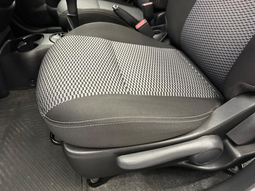 Foto do veículo NISSAN MARCH NISSAN  16SV FLEX 2018 52.989 KM 54.900,00