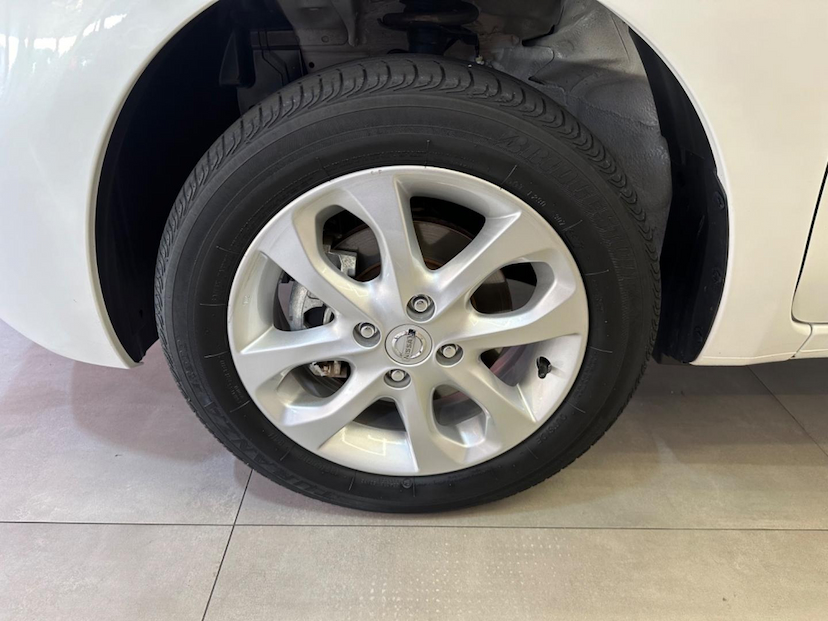 Foto do veículo NISSAN MARCH NISSAN  16SV FLEX 2018 52.989 KM 54.900,00