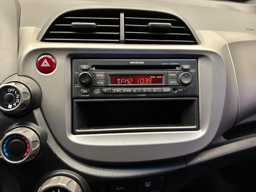 Foto do veículo HONDA FIT  LXL-CVT 1.4 8V 2012 99.800 KM 52.900,00