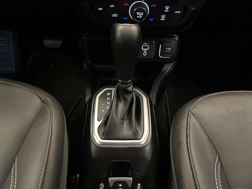 Foto do veículo JEEP RENEGADE  LONGITUDE 1.8 FLEX AUTOMATICO 2021 40.806 KM 92.900,00