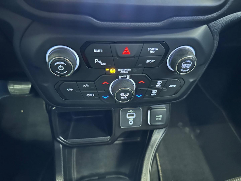 Foto do veículo JEEP RENEGADE  LONGITUDE 1.8 FLEX AUTOMATICO 2021 40.806 KM 92.900,00