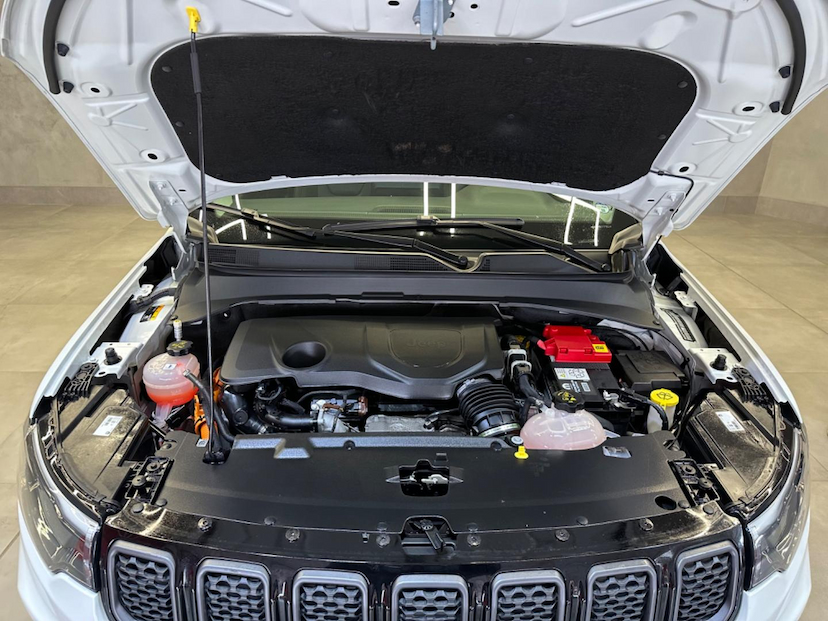 Foto do veículo JEEP COMPASS  S 4XE HIBRIDO 2022 18.116 KM 184.900,00