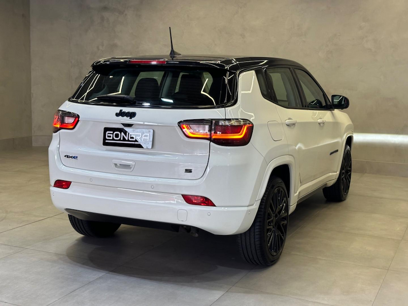 Foto do veículo JEEP COMPASS  S 4XE HIBRIDO 2022 18.116 KM 184.900,00