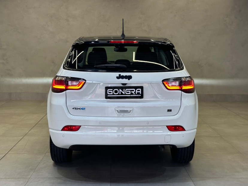 Foto do veículo JEEP COMPASS  S 4XE HIBRIDO 2022 18.116 KM 184.900,00