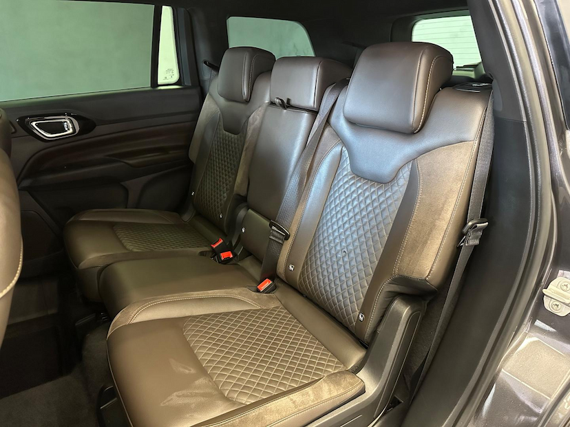 Foto do veículo JEEP COMMANDER  OVERLAND TD380 4X4 TURBO DIESEL 2023 61.653 KM 194.900,00