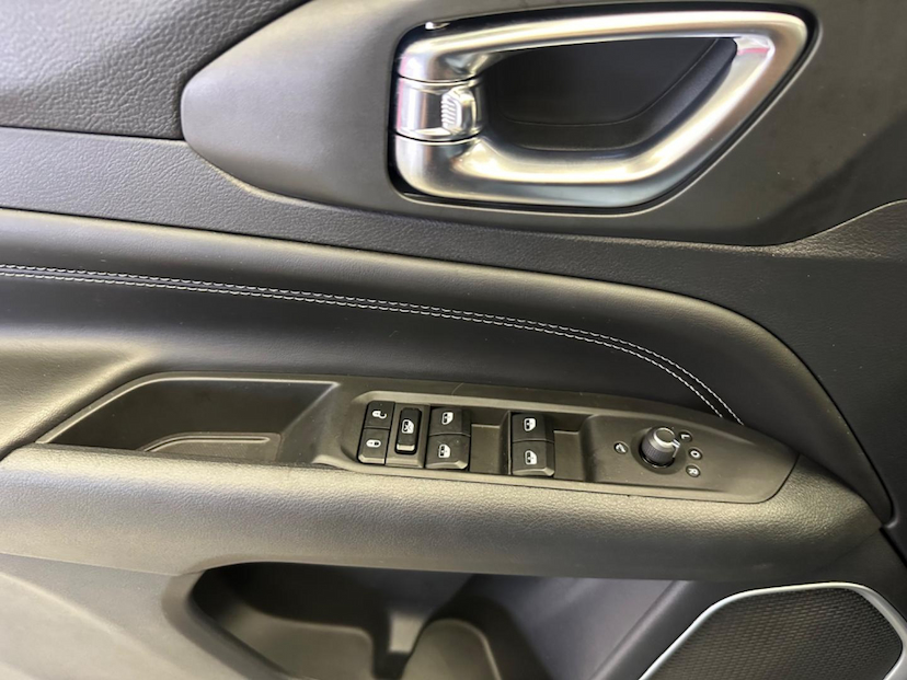 Foto do veículo JEEP COMPASS  LONG TF 2023 13.033 KM 148.900,00