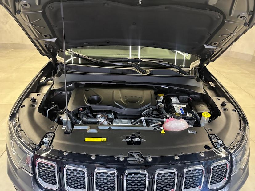 Foto do veículo JEEP COMPASS  LONG TF 2023 13.033 KM 148.900,00