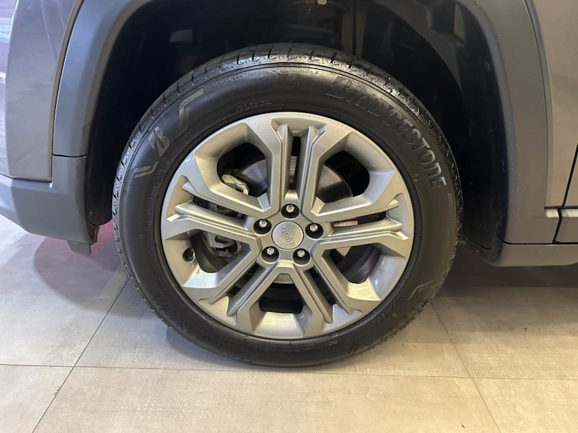 Foto do veículo JEEP COMPASS  LONG TF 2023 13.033 KM 148.900,00