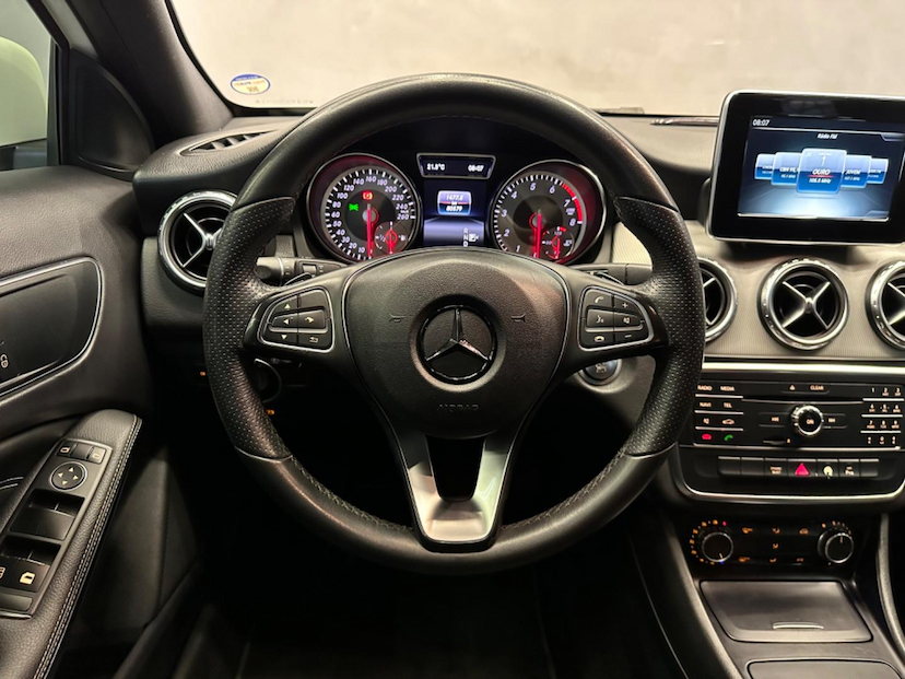 Foto do veículo MERCEDES-BENZ GLA 200  1.6 CGI STYLE 16V TURBO 4P 2016 80.556 KM 99.900,00