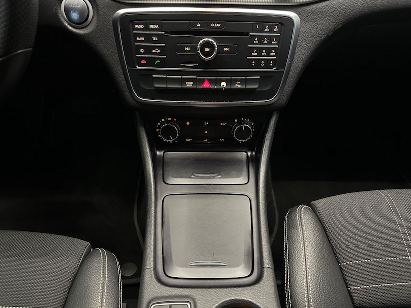 Foto do veículo MERCEDES-BENZ GLA 200  1.6 CGI STYLE 16V TURBO 4P 2016 80.556 KM 99.900,00