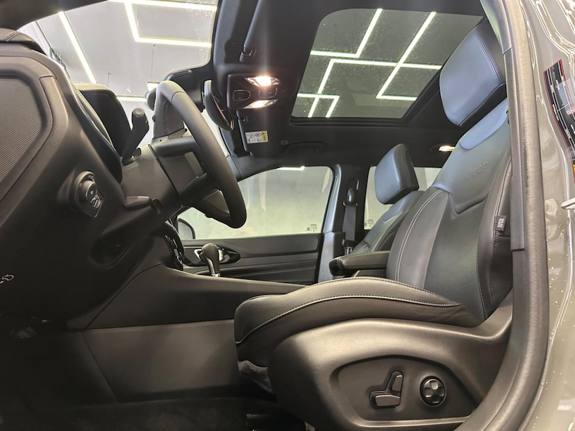 Foto do veículo JEEP COMPASS  SERIE S TF 2023 25.505 KM 179.900,00