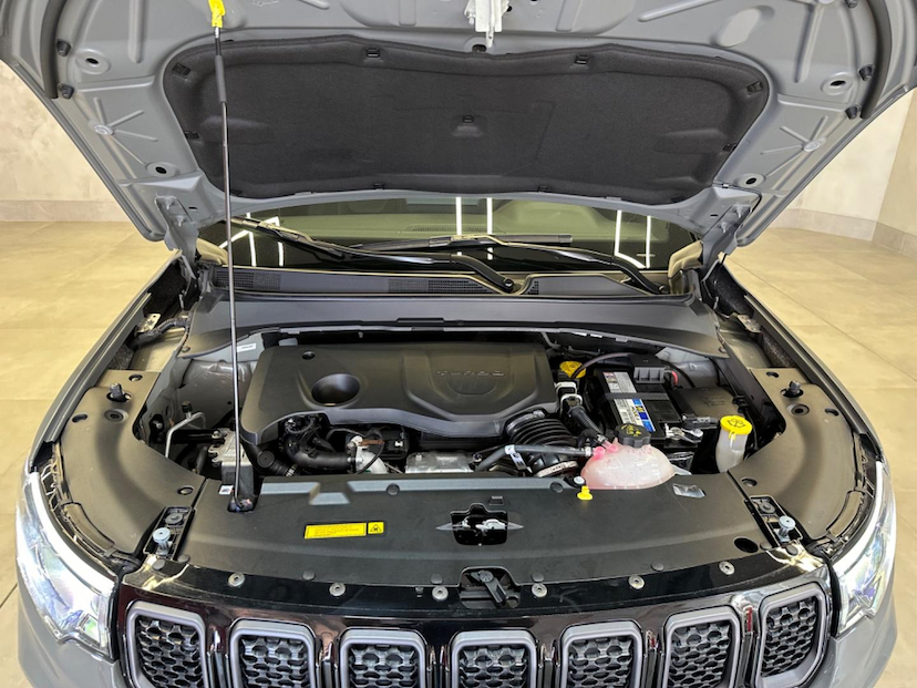 Foto do veículo JEEP COMPASS  SERIE S TF 2023 25.505 KM 179.900,00