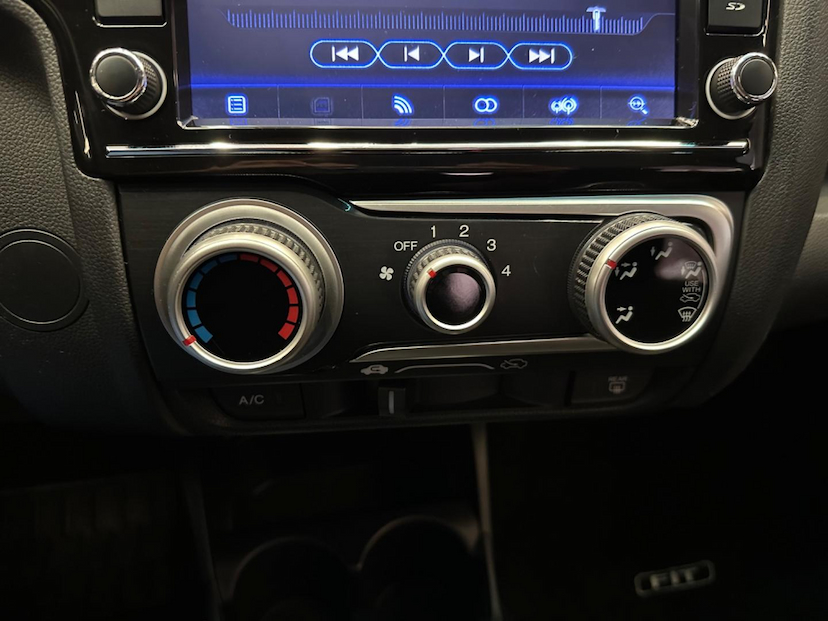 Foto do veículo HONDA FIT  LX CVT 2017 84.338 KM 72.900,00