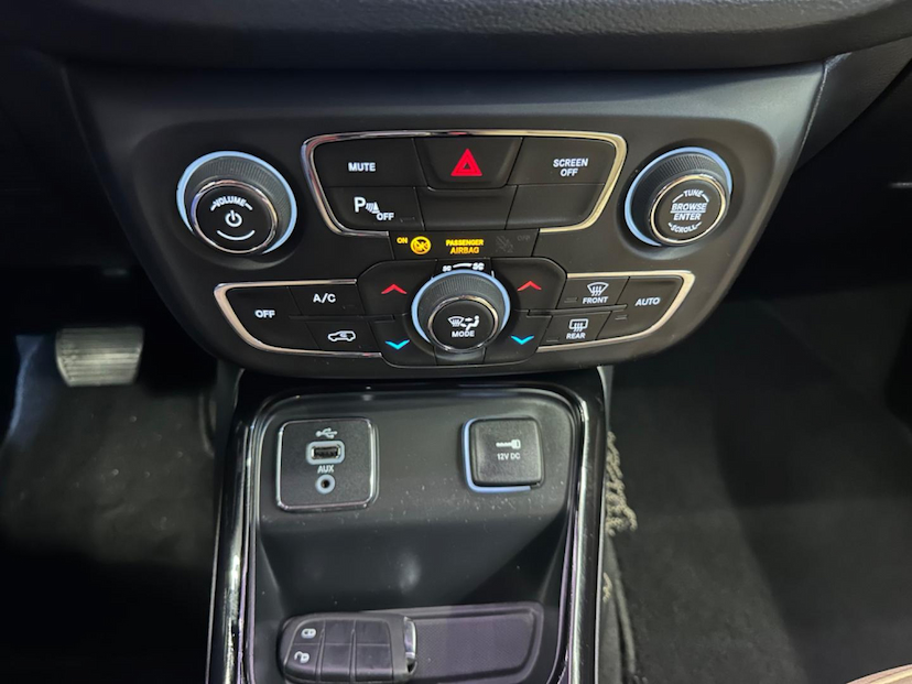 Foto do veículo JEEP COMPASS  LIMITED 2.0 4X2 FLEX 16V AUT 2017 86.546 KM 93.900,00