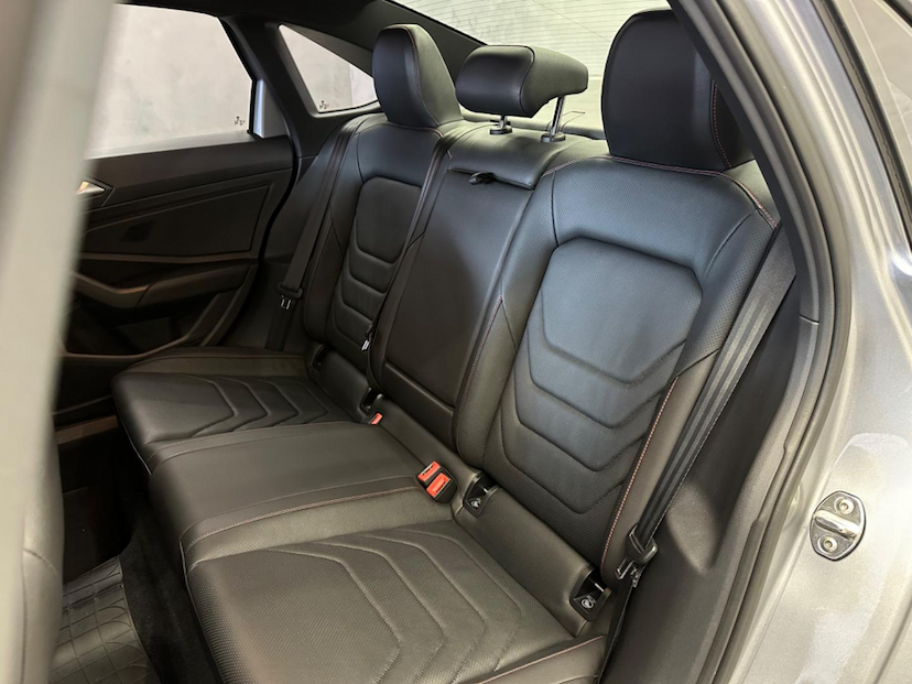 Foto do veículo VOLKSWAGEN JETTA  GLI 350 TSI 2.0 16V 4P AUT 2019 54.600 KM 162.900,00