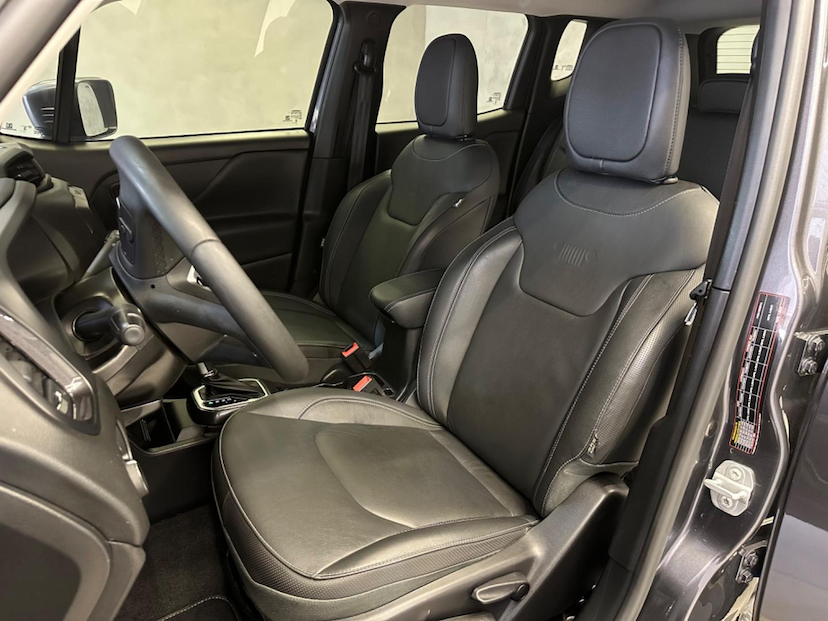 Foto do veículo JEEP RENEGADE  LONGITUDE T270 1.3 TB 4X2 FLEX AUT 2024 8.349 KM 126.900,00