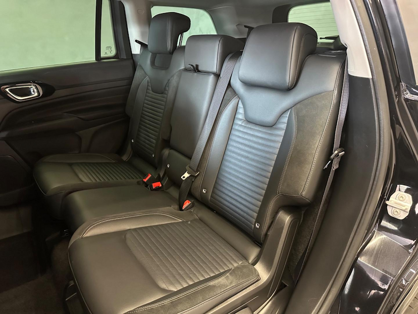 Foto do veículo JEEP COMMANDER  LIMITED TD380 4X4 TURBO DIESEL 2023 9.934 KM 209.900,00