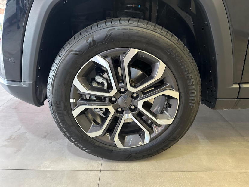 Foto do veículo JEEP COMMANDER  LIMITED TD380 4X4 TURBO DIESEL 2023 9.934 KM 209.900,00