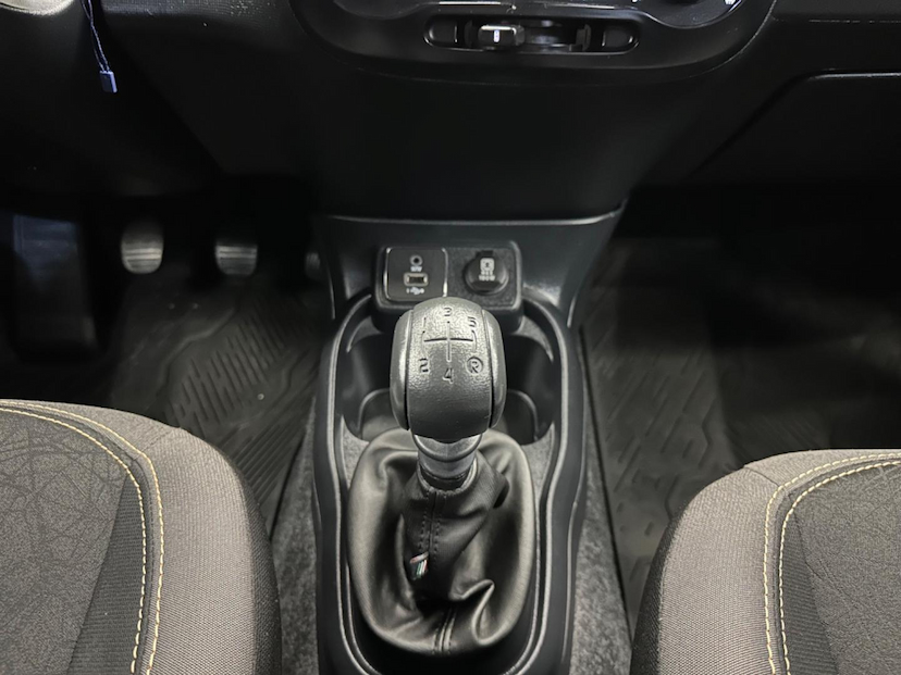 Foto do veículo FIAT MOBI  TREKKING 1.0 MT 2022 22.515 KM 58.900,00