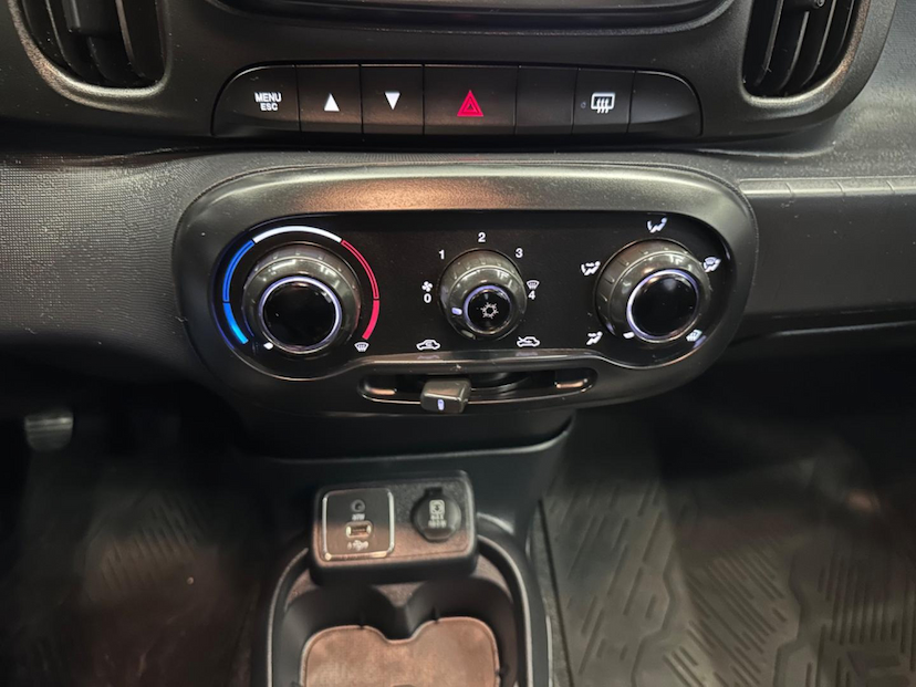 Foto do veículo FIAT MOBI  TREKKING 1.0 MT 2022 22.515 KM 58.900,00