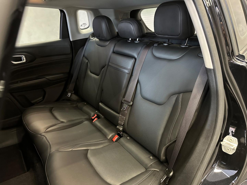 Foto do veículo JEEP COMPASS  LONG TF 2022 42.226 KM 133.900,00