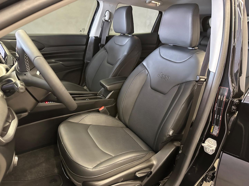 Foto do veículo JEEP COMPASS  LONG TF 2023 10.466 KM 150.900,00