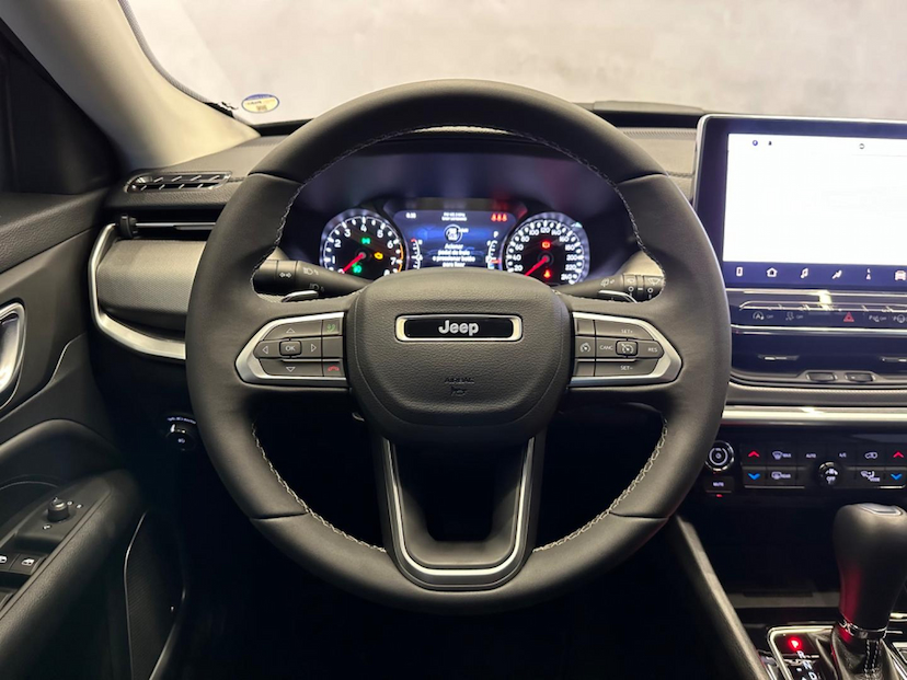 Foto do veículo JEEP COMPASS  LONG TF 2023 10.466 KM 150.900,00