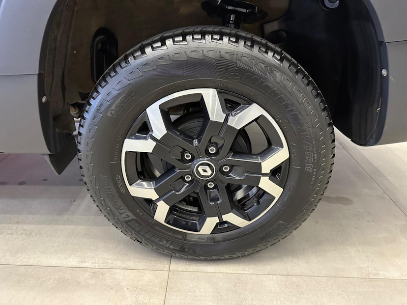 Foto do veículo RENAULT DUSTER OROCH  OUTSIDER 1.3 TCE FLEX AUT 2023 27.119 KM 110.900,00
