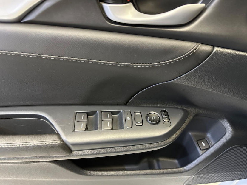 Foto do veículo HONDA CIVIC  2.0 16V FLEXONE SPORT 4P AUTOMATICO 2019 71.890 KM 114.900,00