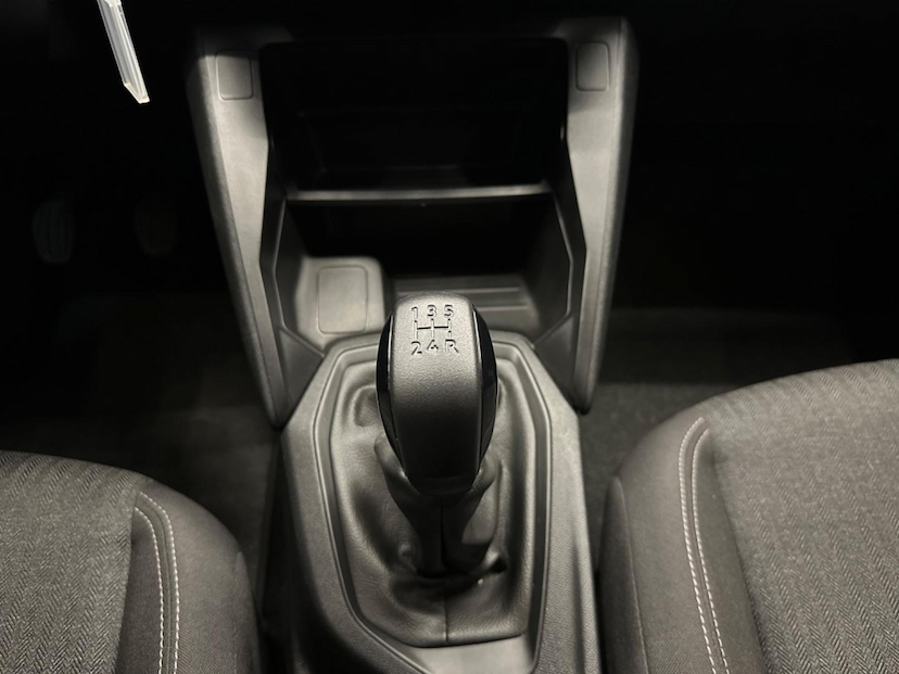 Foto do veículo PEUGEOT 208  LIKE MT 2024 7.626 KM 72.900,00