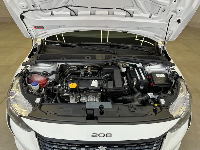 Foto do veículo PEUGEOT 208  LIKE MT 2024 7.626 KM 72.900,00