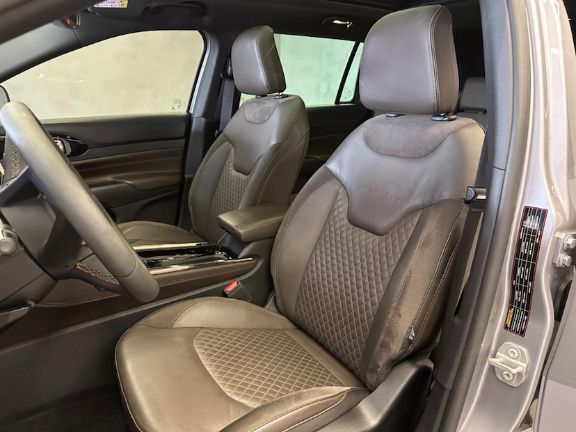 Foto do veículo JEEP COMMANDER  OVR TD380 2022 15.755 KM 209.900,00