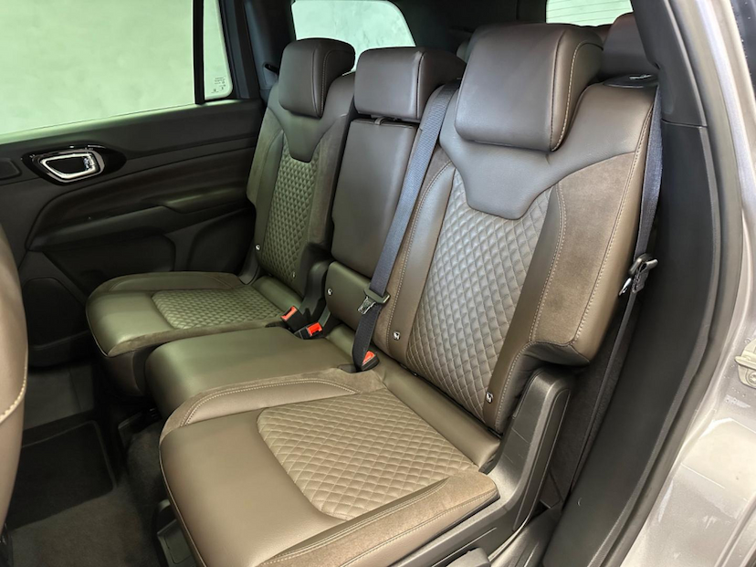 Foto do veículo JEEP COMMANDER  OVR TD380 2022 15.755 KM 209.900,00