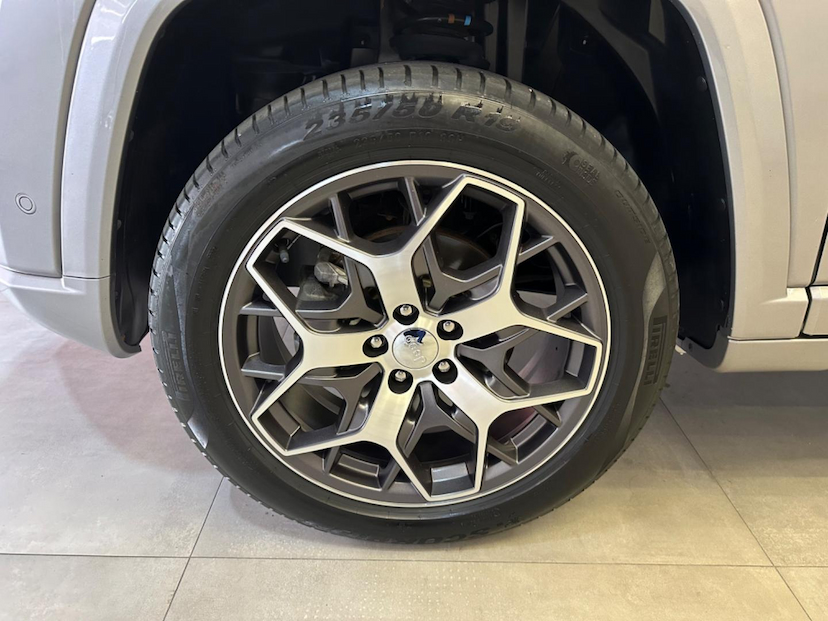 Foto do veículo JEEP COMMANDER  OVR TD380 2022 15.755 KM 209.900,00
