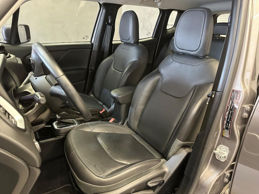 Foto do veículo JEEP RENEGADE  LNGTD AT 2021 36.545 KM 94.900,00