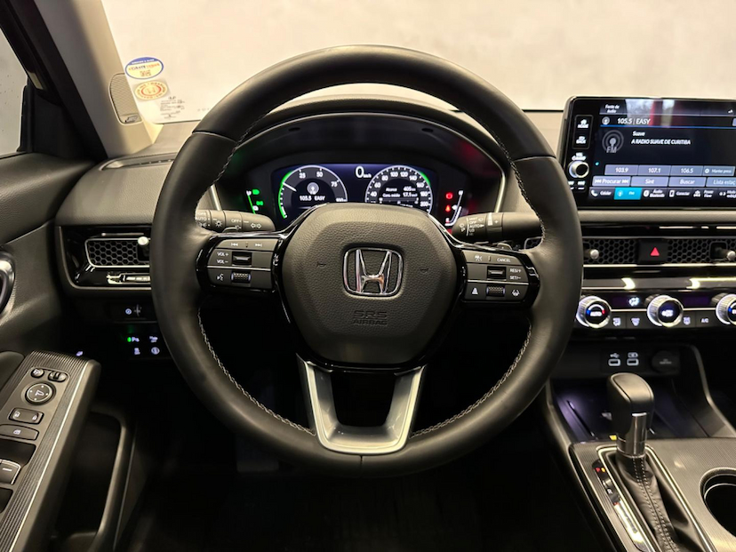 Foto do veículo HONDA CIVIC  SED.TOURING 2.0 16V AUT. (HÍBRIDO) 2023 21.150 KM 209.900,00