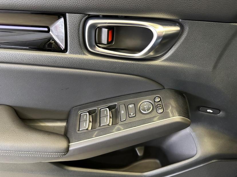 Foto do veículo HONDA CIVIC  SED.TOURING 2.0 16V AUT. (HÍBRIDO) 2023 21.150 KM 209.900,00