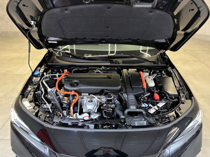 Foto do veículo HONDA CIVIC  SED.TOURING 2.0 16V AUT. (HÍBRIDO) 2023 21.150 KM 209.900,00