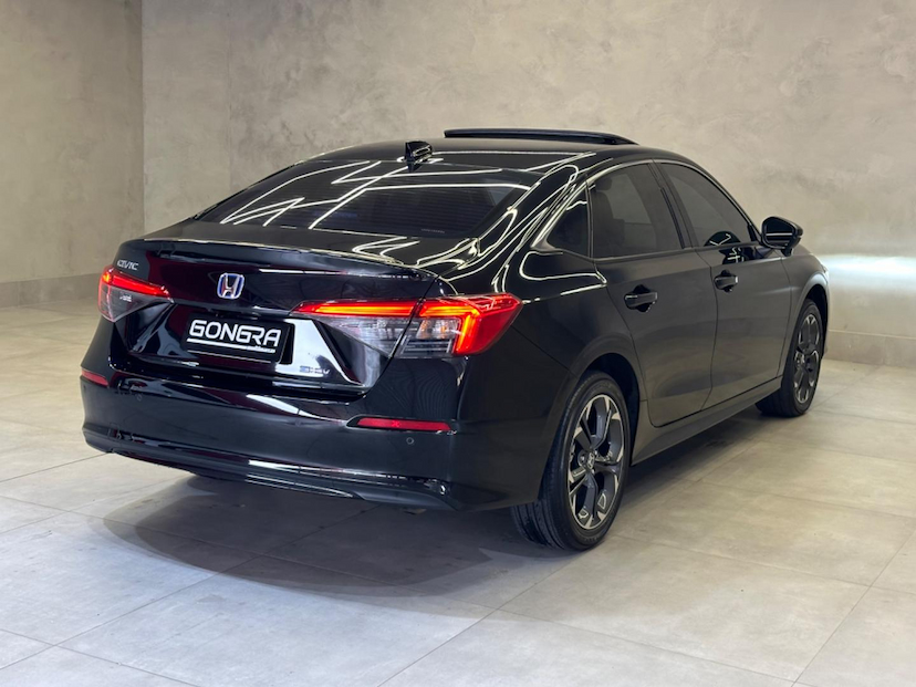 Foto do veículo HONDA CIVIC  SED.TOURING 2.0 16V AUT. (HÍBRIDO) 2023 21.150 KM 209.900,00