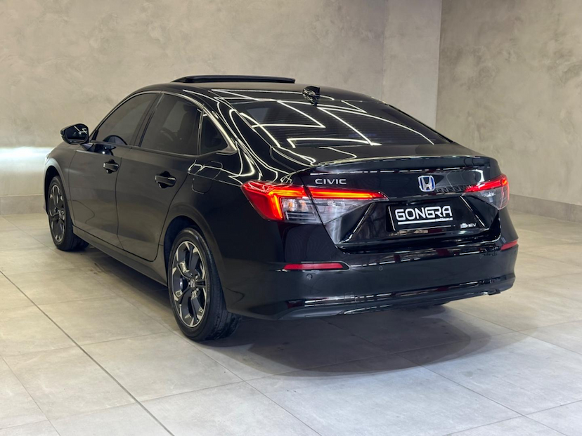 Foto do veículo HONDA CIVIC  SED.TOURING 2.0 16V AUT. (HÍBRIDO) 2023 21.150 KM 209.900,00