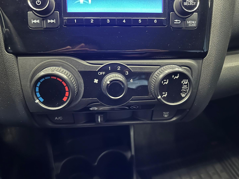 Foto do veículo HONDA FIT  1.5 EX 16V GASOLINA 4P AUTOMATICO 2015 76.500 KM 68.900,00
