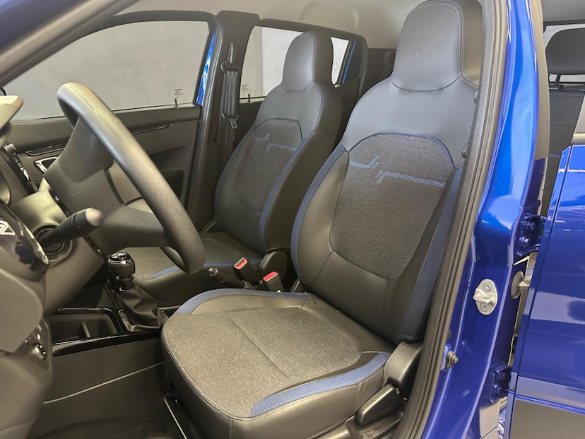 Foto do veículo RENAULT KWID  1.0 12V SCE FLEX INTENSE MANUAL 2024 3.900 KM 65.900,00