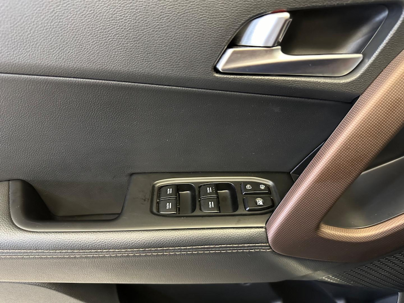 Foto do veículo HYUNDAI CRETA  PRESTIGE 2.0 16V FLEX AUT 2017 58.593 KM 92.900,00
