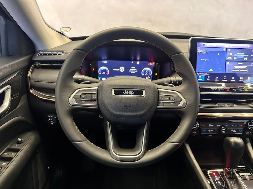 Foto do veículo JEEP COMPASS  LIMITED TD 2022 24.808 KM 165.900,00