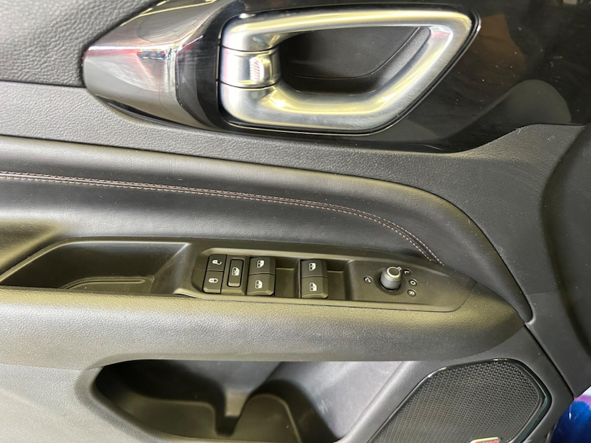 Foto do veículo JEEP COMPASS  LIMITED TD 2022 24.808 KM 165.900,00