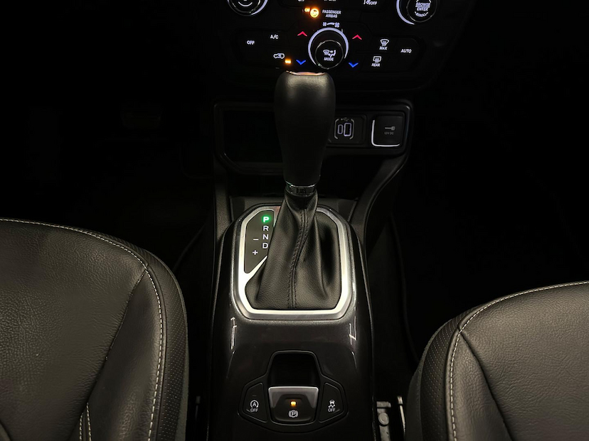Foto do veículo JEEP RENEGADE  LONGITUDE T270 1.3 TB 4X2 FLEX AUT 2024 25.645 KM 119.900,00