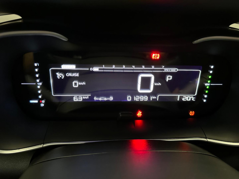 Foto do veículo CITROËN C4 CACTUS  1.6 FEEL AUT 2021 12.990 KM 82.900,00